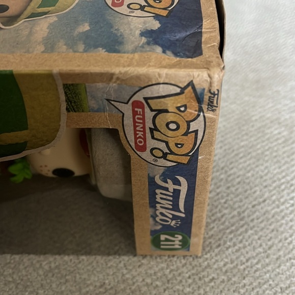 Funko Pop! Farmer Freddy Earth Day Exclusive Figure #211 - Picture 5 of 5